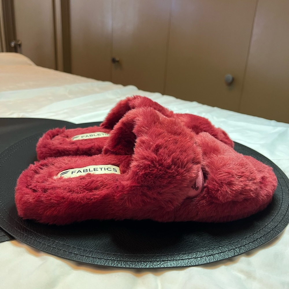 Fabletics Red Fuzzy Slippers - Picture 3 of 5